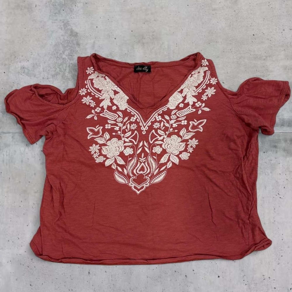 dee elly v neck printed tee shirt with open cold shoulders